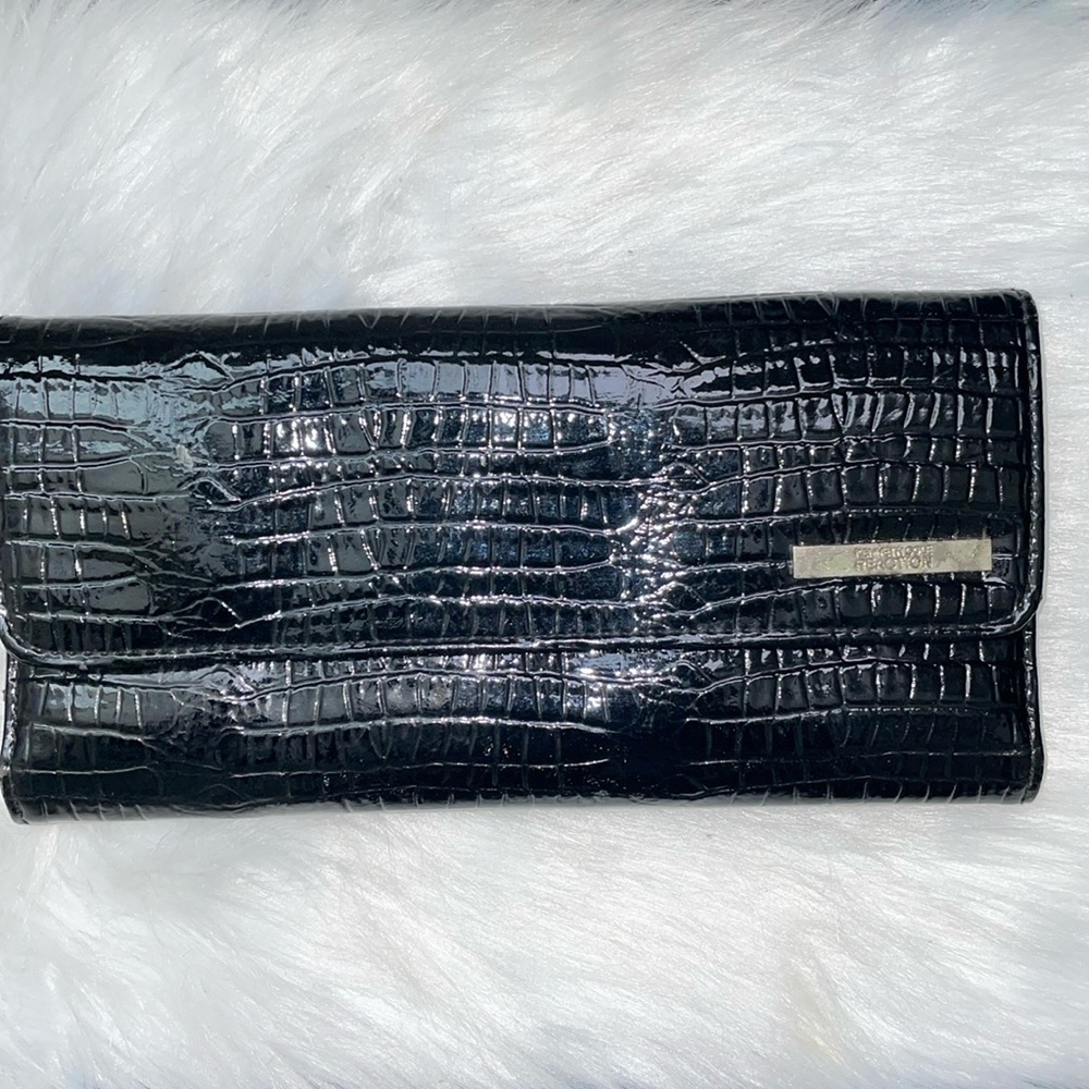 ✨Kenneth Cole Reaction Wallet✨